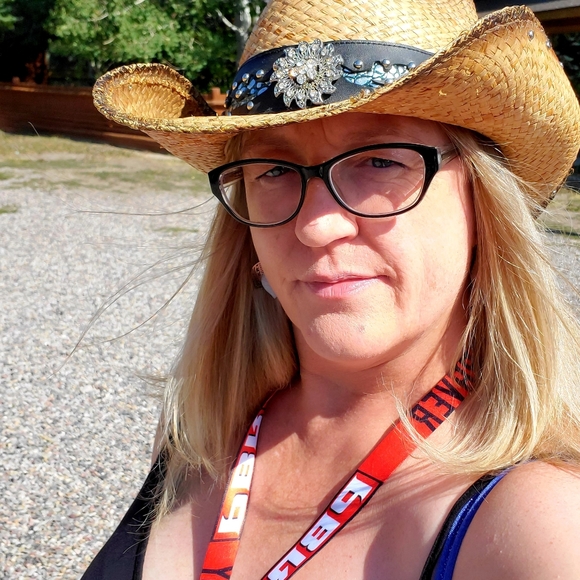 Meet your Posher, Cara - Picture 3 of 5